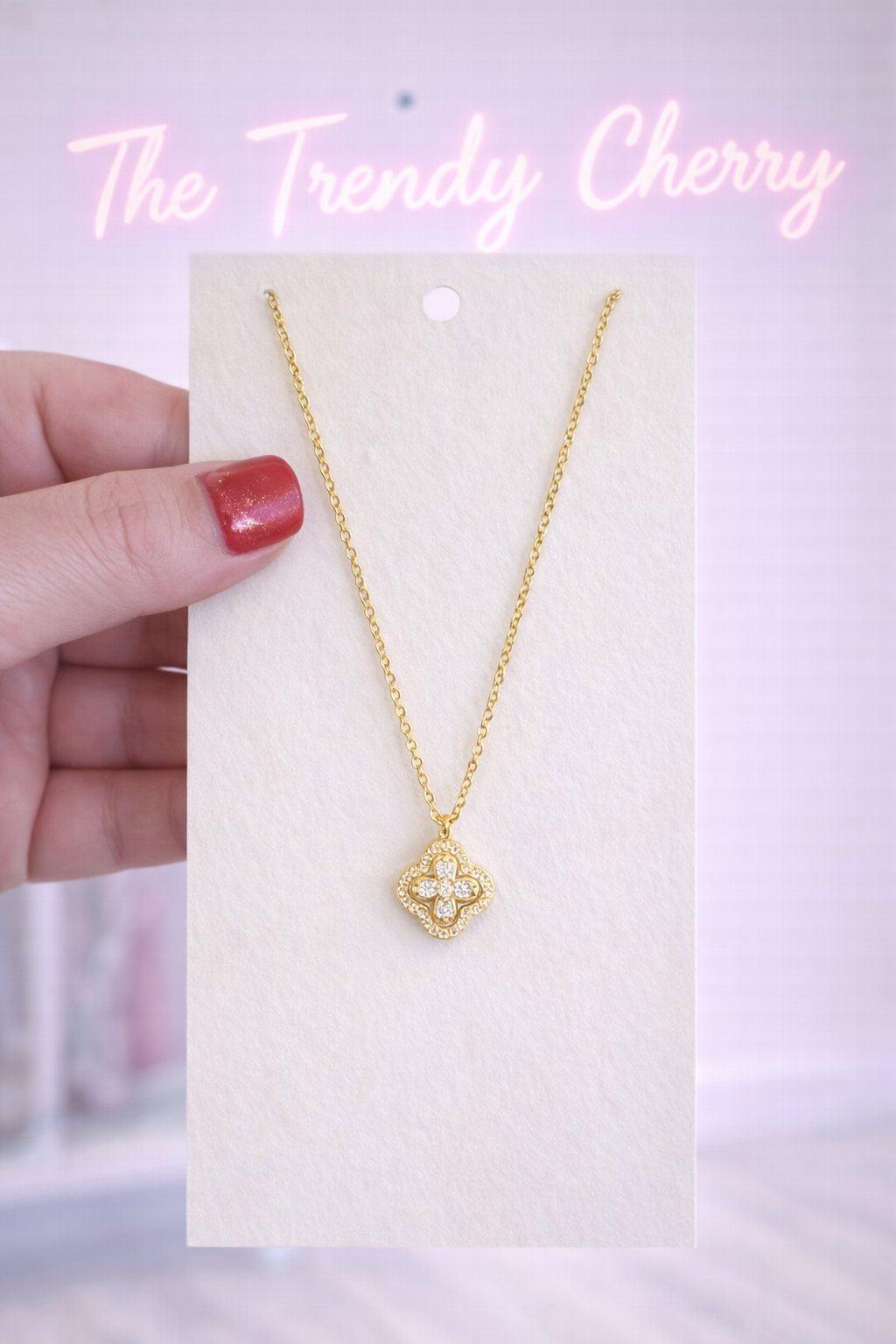 Trendy gold clover necklace