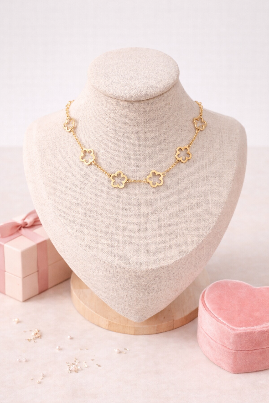Gold trendy flower necklace