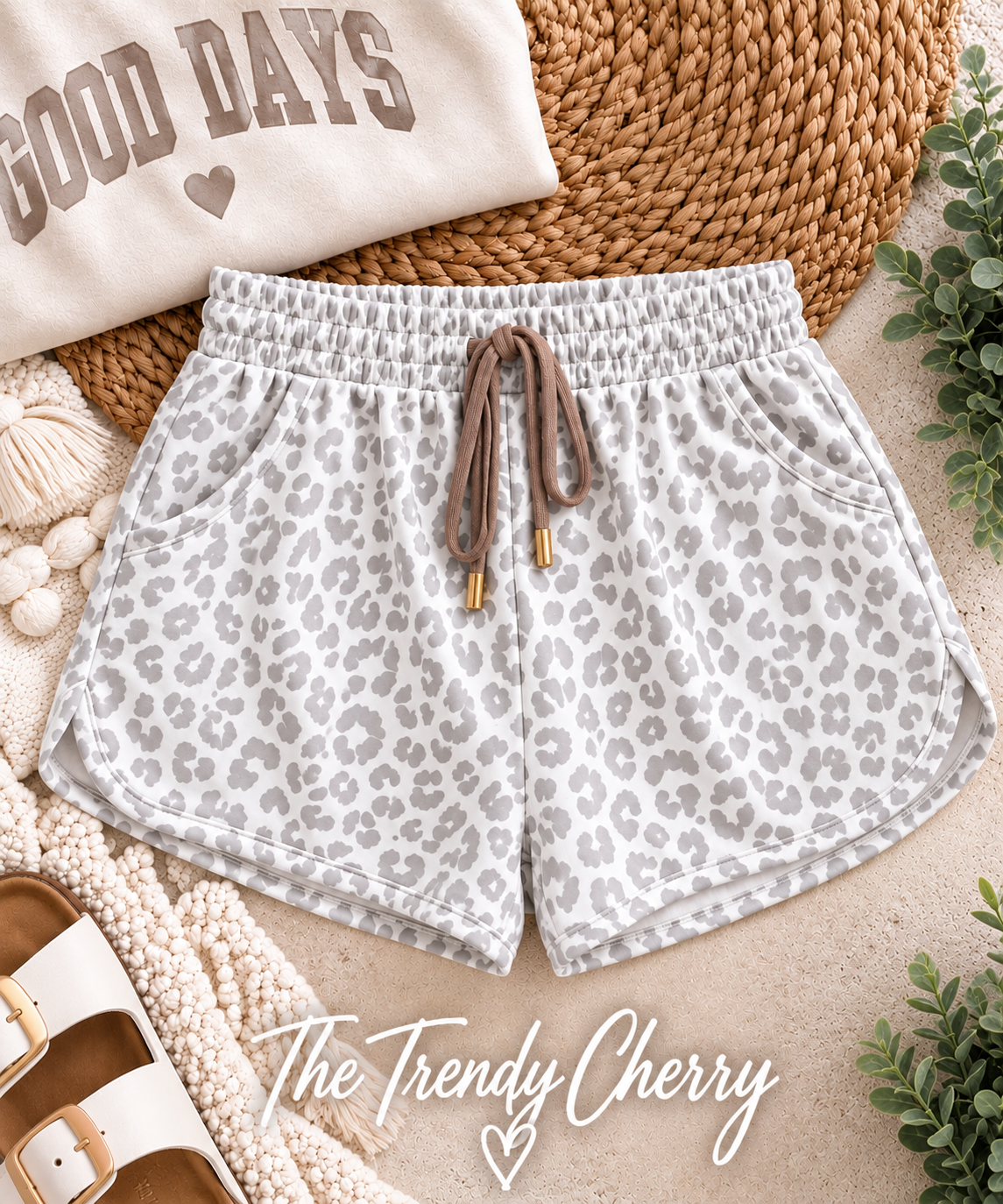 Athletic leopard shorts with pockets