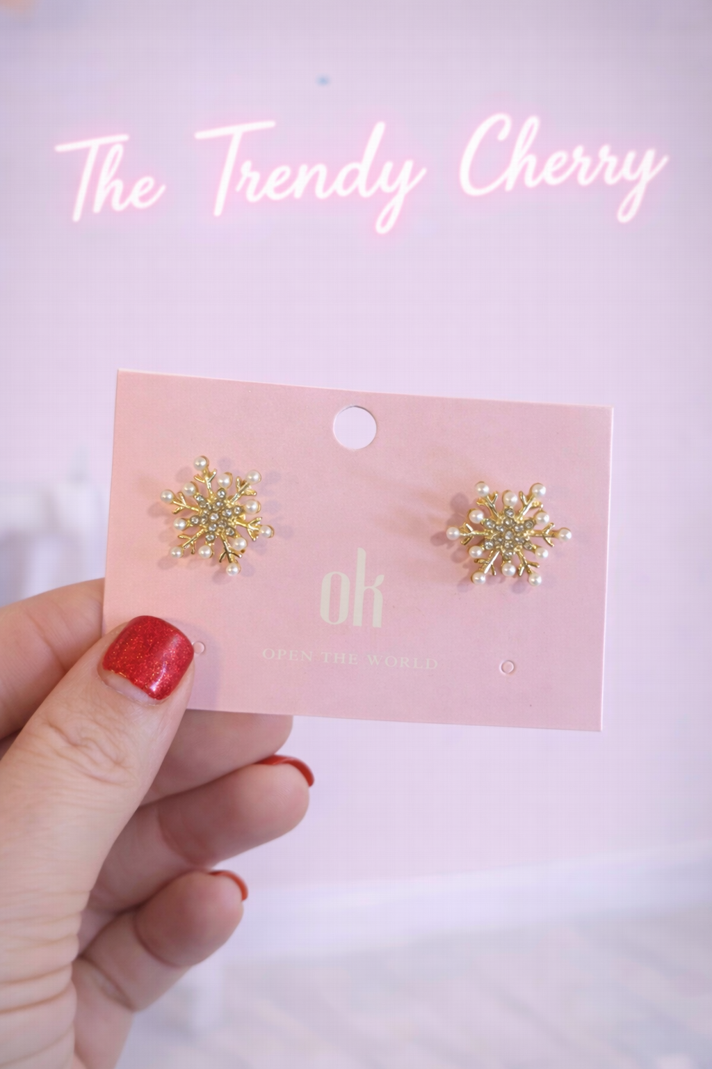 Snowflake stud earrings