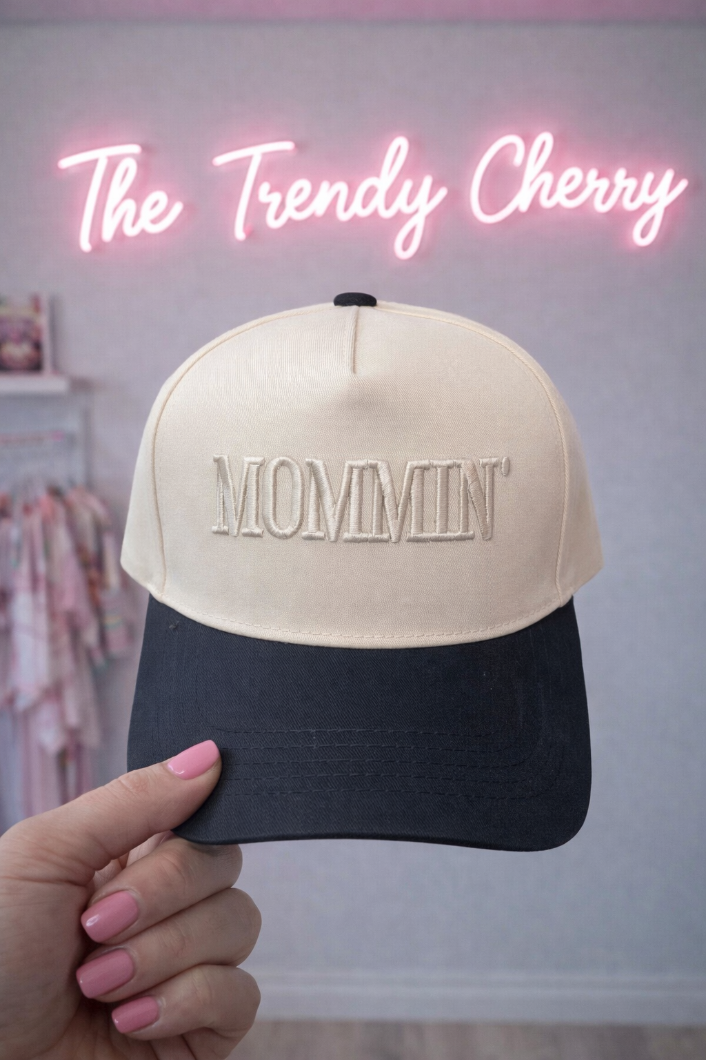 Mommin' embroidered canvas trucker hat